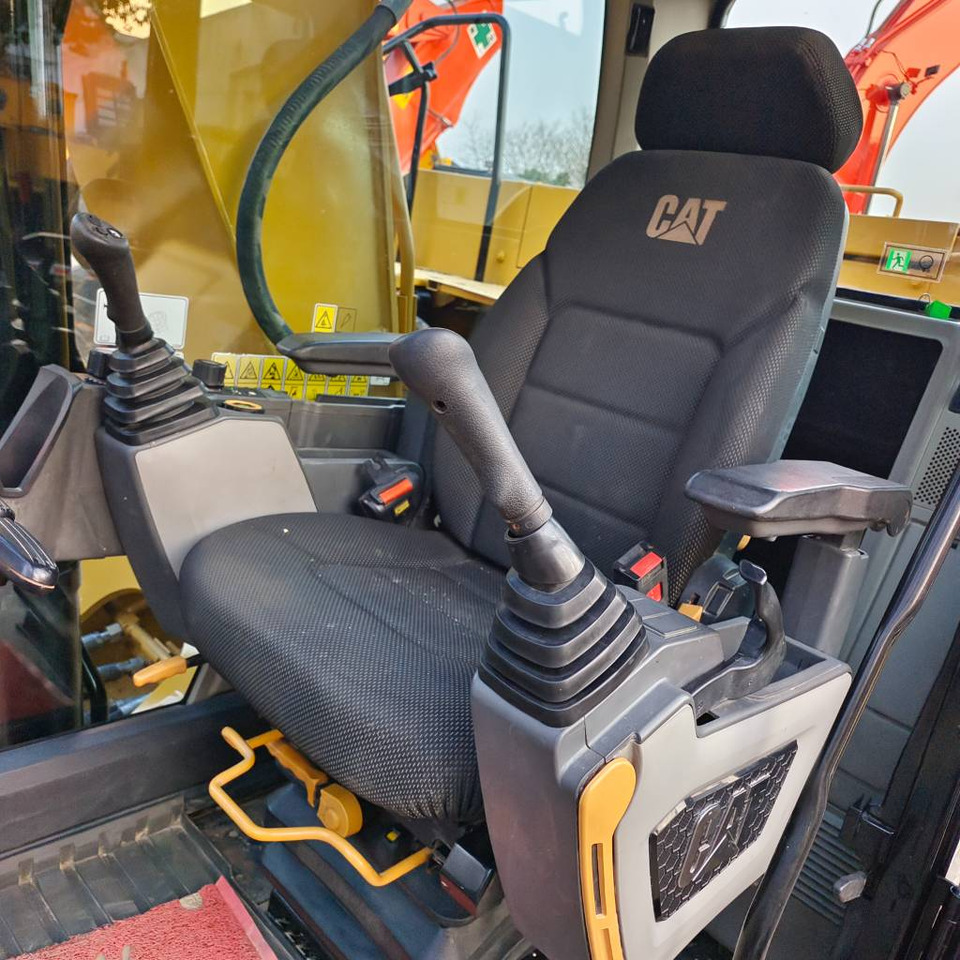 CAT 320GC - Гусеничный экскаватор: фото 2 CAT 320GC - Гусеничный экскаватор: фото 2
