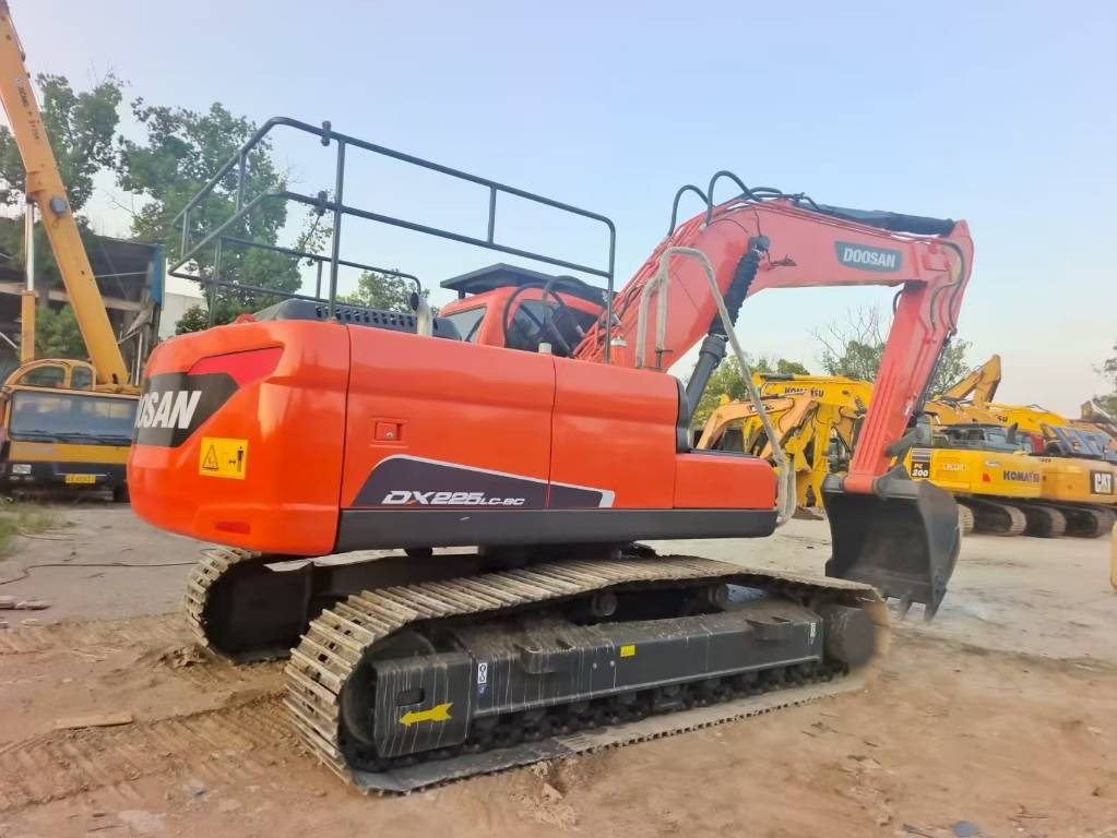 Doosan DX 225 - Гусеничный экскаватор: фото 1 Doosan DX 225 - Гусеничный экскаватор: фото 1