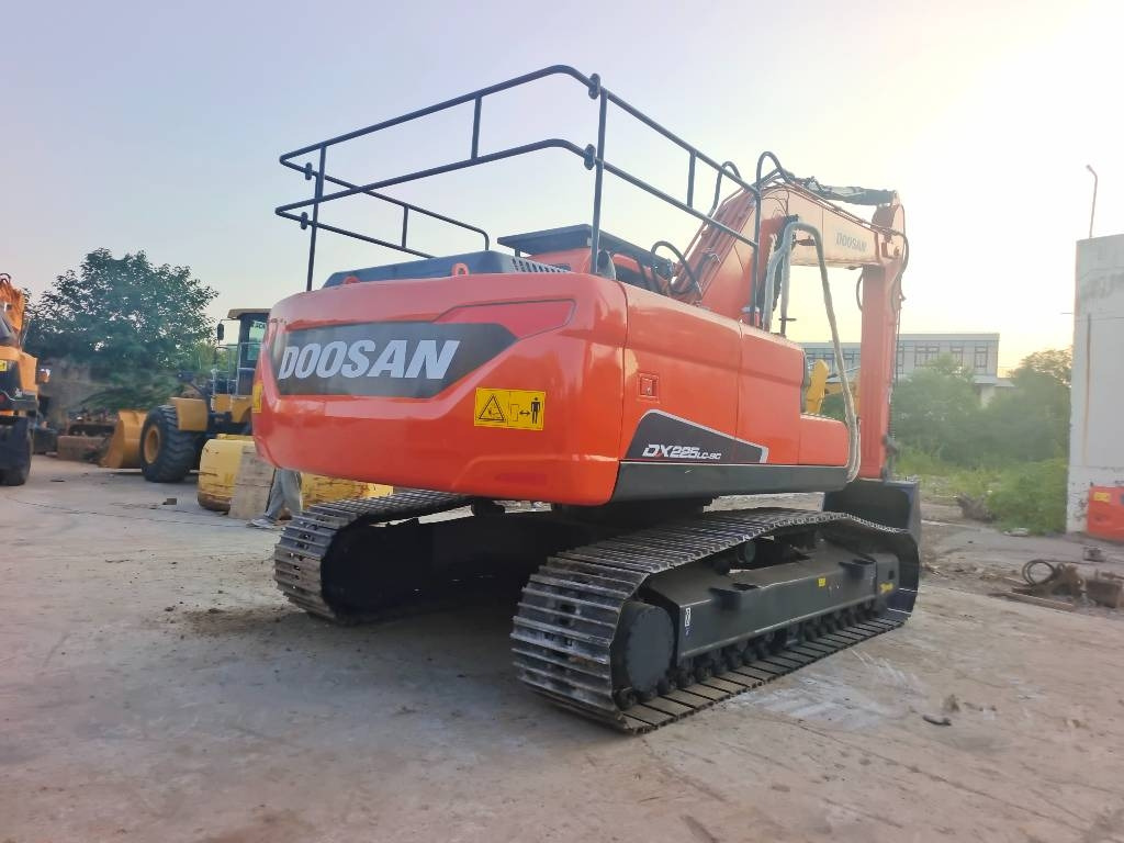 Doosan DX 225 LC - Гусеничный экскаватор: фото 1 Doosan DX 225 LC - Гусеничный экскаватор: фото 1