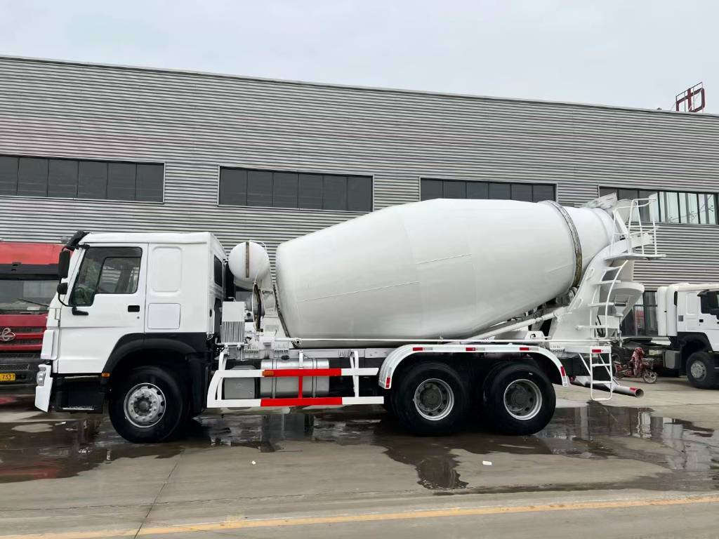 Грузовик-цистерна Howo 375: фото 1