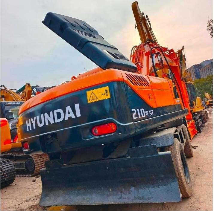 Hyundai 210 W-9 - Колёсный экскаватор: фото 2 Hyundai 210 W-9 - Колёсный экскаватор: фото 2