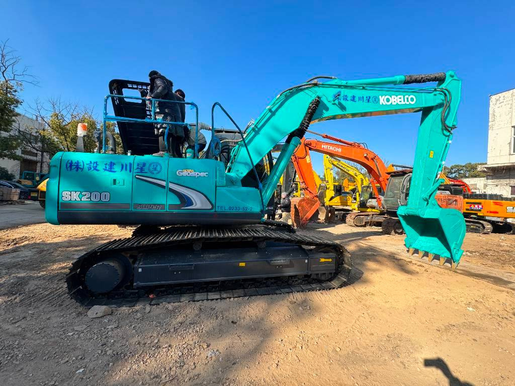 Kobelco SK 200-8 - Гусеничный экскаватор: фото 1 Kobelco SK 200-8 - Гусеничный экскаватор: фото 1