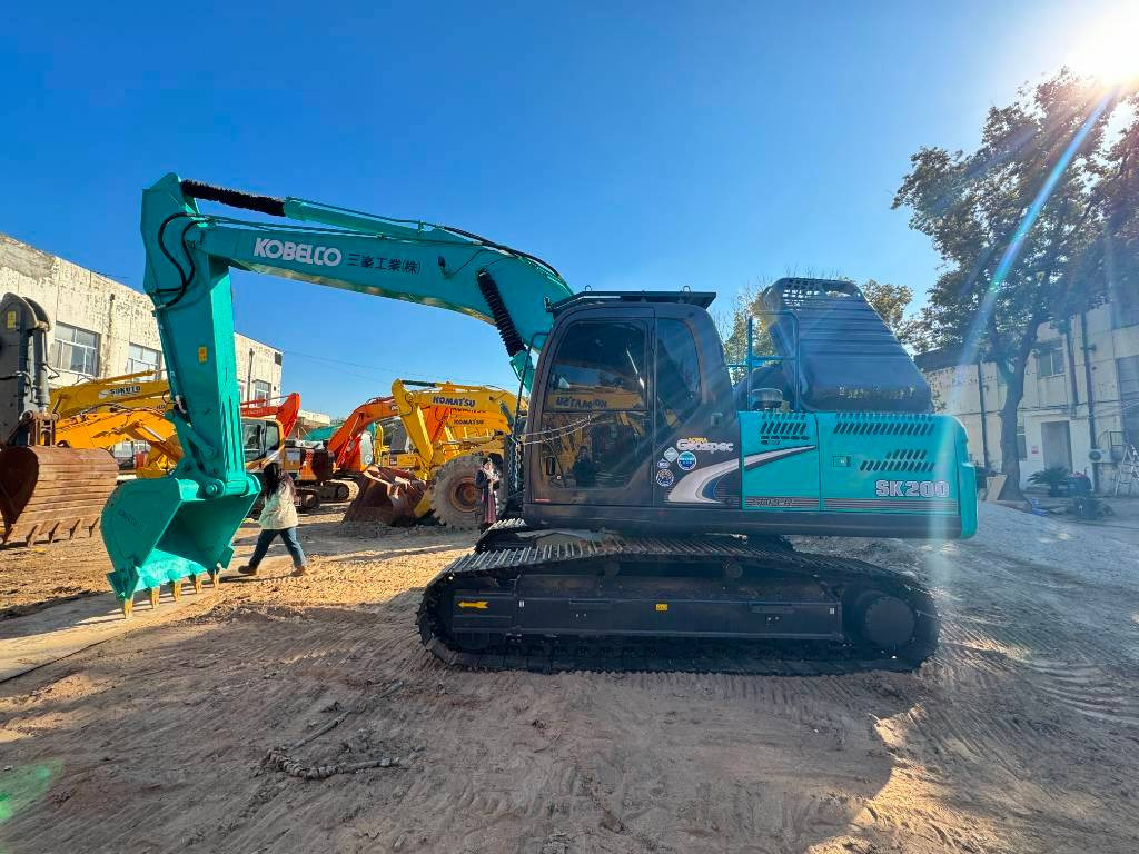 Kobelco SK 200-8 - Гусеничный экскаватор: фото 3 Kobelco SK 200-8 - Гусеничный экскаватор: фото 3