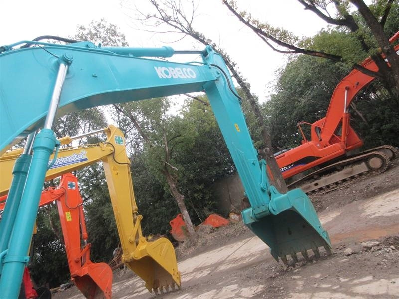 Kobelco SK 210 - Гусеничный экскаватор: фото 4 Kobelco SK 210 - Гусеничный экскаватор: фото 4