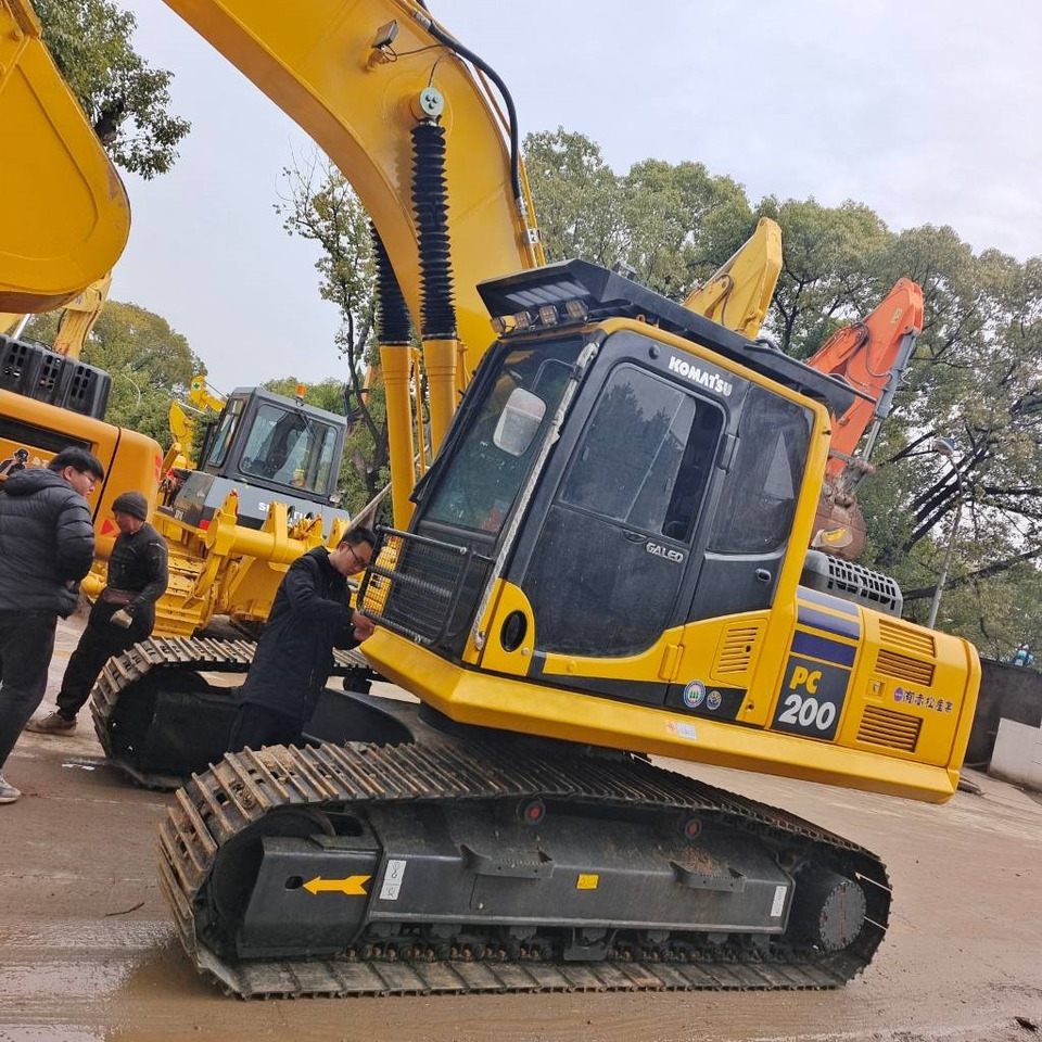 Komatsu PC 200 - Гусеничный экскаватор: фото 2 Komatsu PC 200 - Гусеничный экскаватор: фото 2