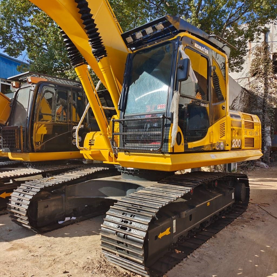 Komatsu PC 200 - Гусеничный экскаватор: фото 2 Komatsu PC 200 - Гусеничный экскаватор: фото 2