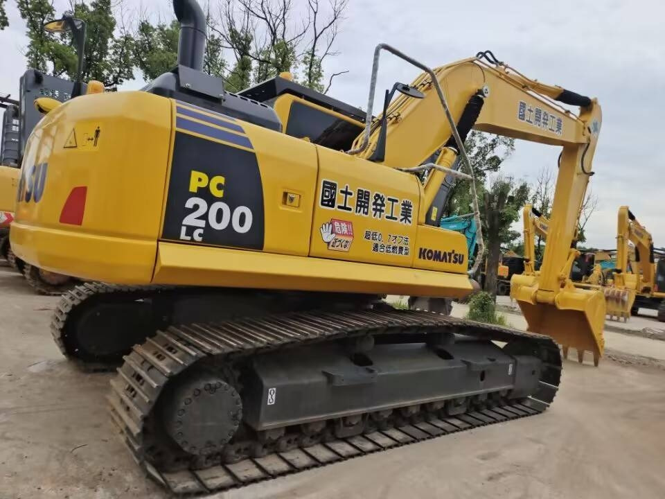 Komatsu PC 200 - Гусеничный экскаватор: фото 1 Komatsu PC 200 - Гусеничный экскаватор: фото 1