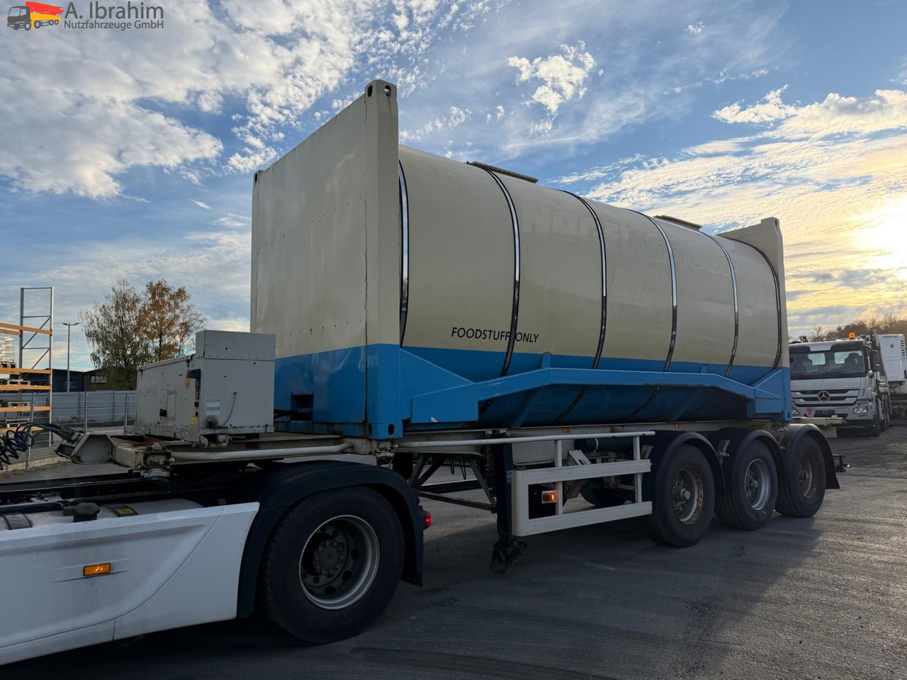Feldbinder Lebensmittel Tank Container 26500 L | 2 Kammern | Heizung | 20 ft | Edelstahl - Полуприцеп-цистерна: фото 1 Feldbinder Lebensmittel Tank Container 26500 L | 2 Kammern | Heizung | 20 ft | Edelstahl - Полуприцеп-цистерна: фото 1
