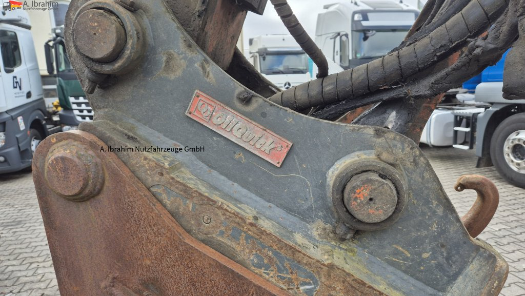 Hitachi 225 USLC - Гусеничный экскаватор: фото 3 Hitachi 225 USLC - Гусеничный экскаватор: фото 3
