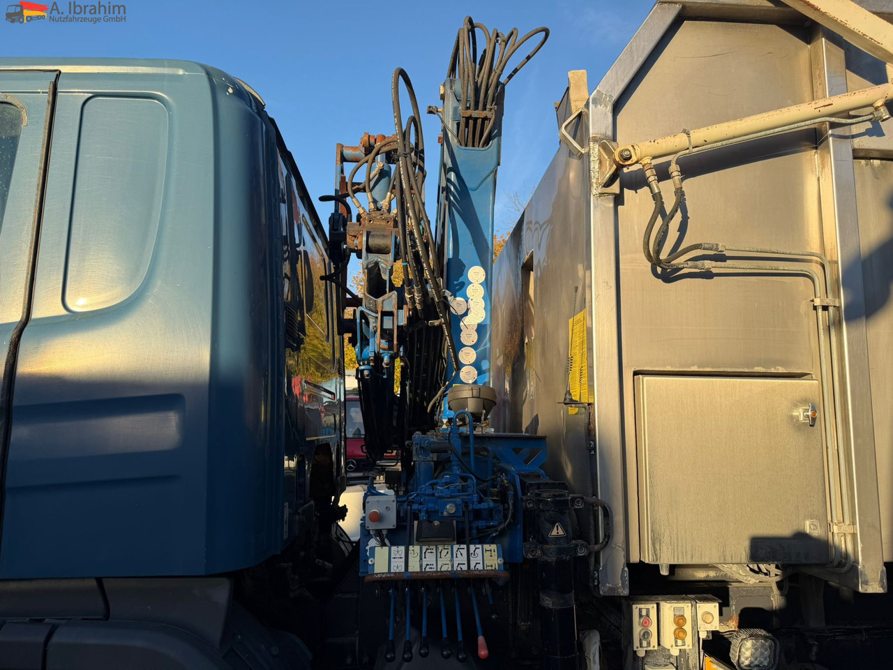 Scania B4X2 Edelstahlkipper für Tierkörperbeseitigung Kran MKG - Мусоровоз: фото 4 Scania B4X2 Edelstahlkipper für Tierkörperbeseitigung Kran MKG - Мусоровоз: фото 4