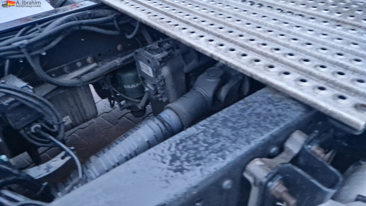 MAN 18.480 TGX XLX Retarder 2x Tank deutsches Fahrzeug, Kamera, Navi - Тягач: фото 5 MAN 18.480 TGX XLX Retarder 2x Tank deutsches Fahrzeug, Kamera, Navi - Тягач: фото 5