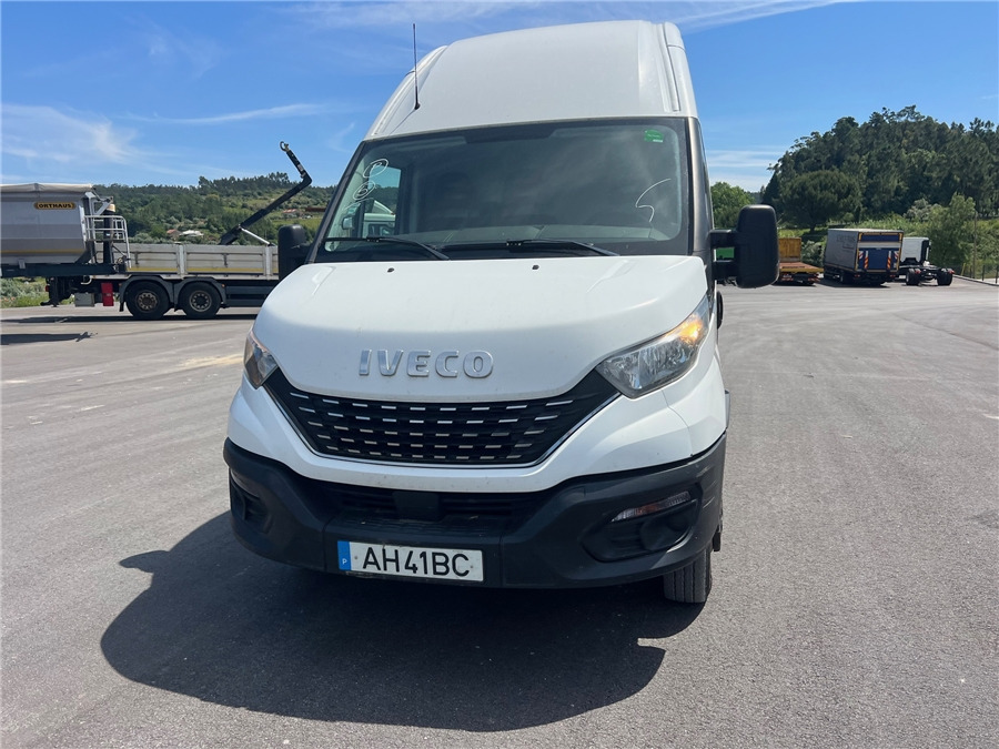 Iveco 35C16HA8V - Цельнометаллический фургон: фото 2 Iveco 35C16HA8V - Цельнометаллический фургон: фото 2
