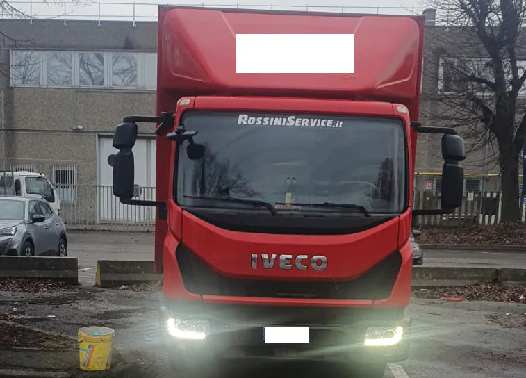 IVECO EUROCARGO 100E18 - Грузовик с закрытым кузовом: фото 4 IVECO EUROCARGO 100E18 - Грузовик с закрытым кузовом: фото 4