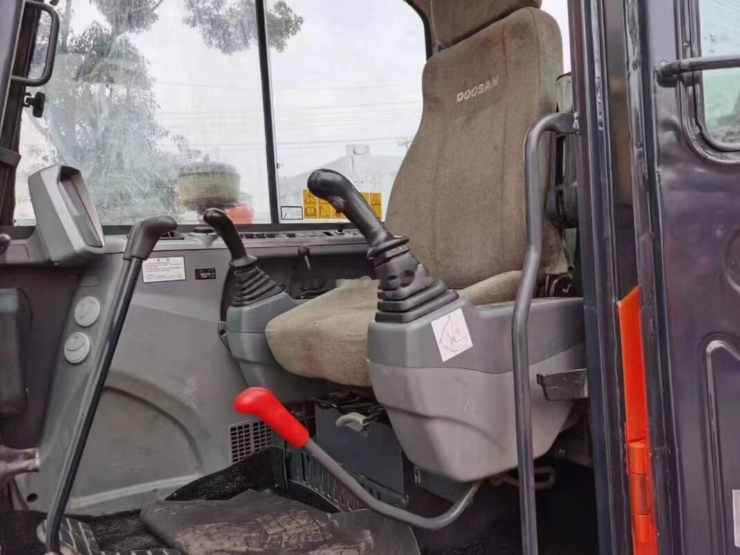 Doosan DX55 - Гусеничный экскаватор: фото 3 Doosan DX55 - Гусеничный экскаватор: фото 3
