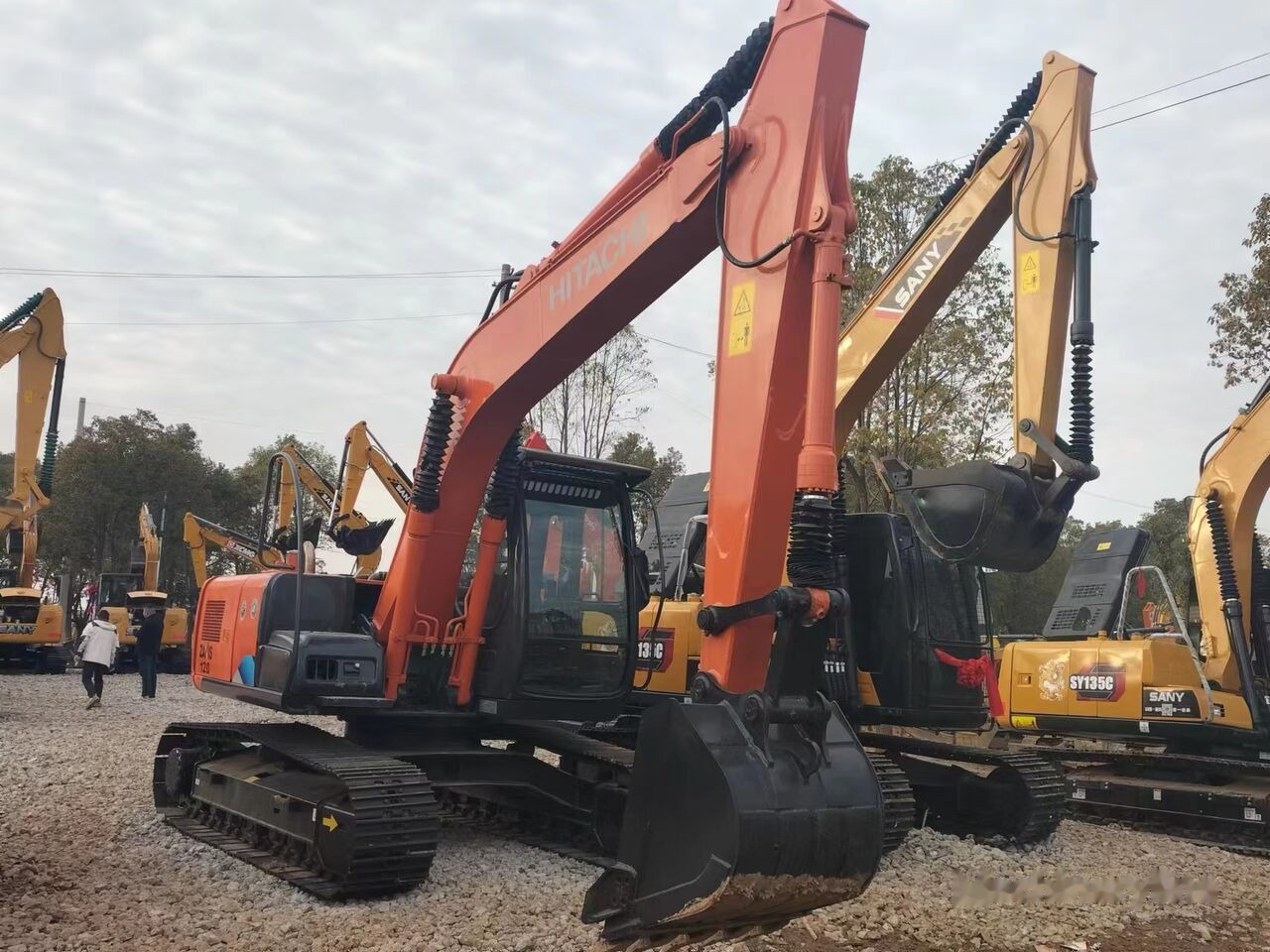Hitachi ZX120 - Гусеничный экскаватор: фото 4 Hitachi ZX120 - Гусеничный экскаватор: фото 4
