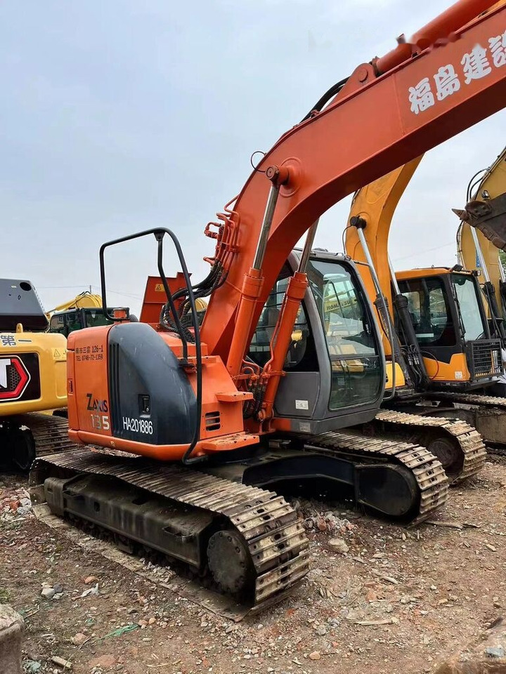 Hitachi ZX135 - Гусеничный экскаватор: фото 2 Hitachi ZX135 - Гусеничный экскаватор: фото 2