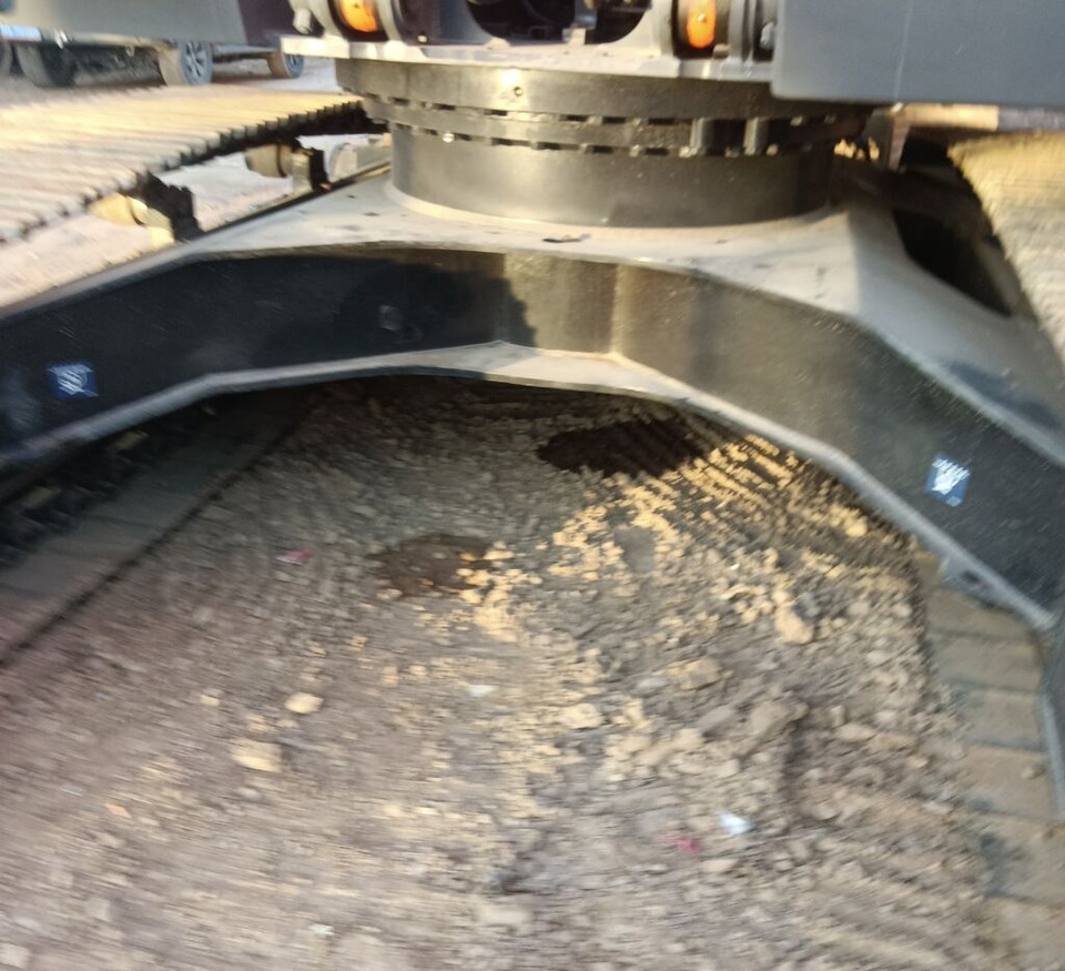 Hitachi ZX240 - Гусеничный экскаватор: фото 2 Hitachi ZX240 - Гусеничный экскаватор: фото 2