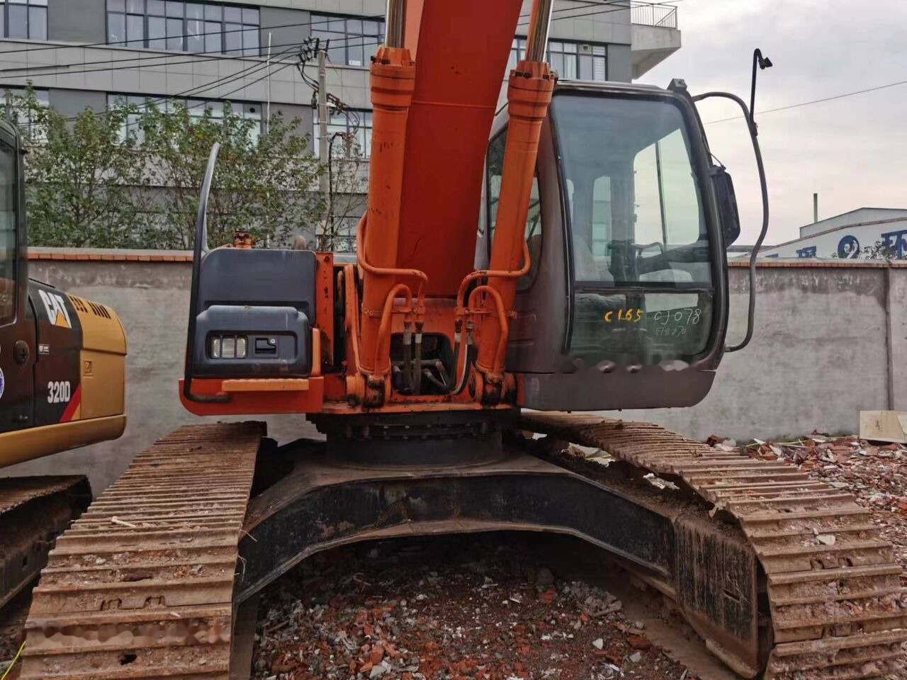 Hitachi ZX270 - Гусеничный экскаватор: фото 4 Hitachi ZX270 - Гусеничный экскаватор: фото 4