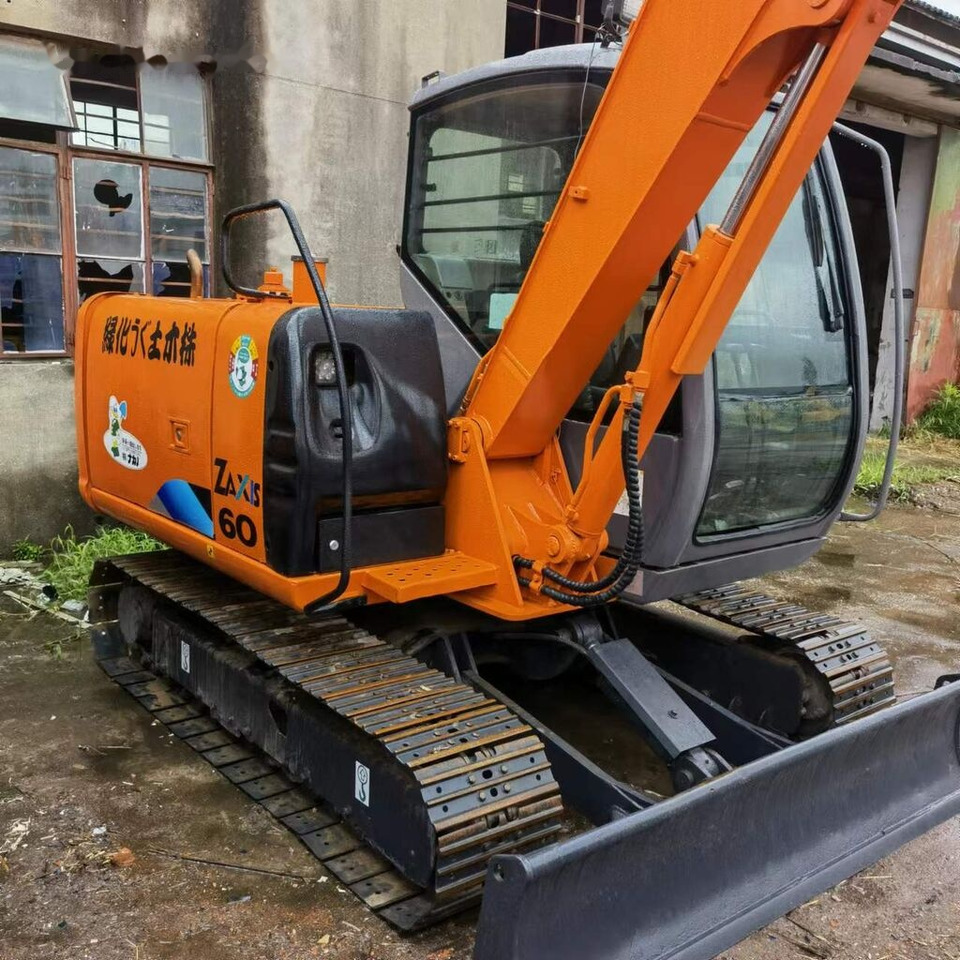 Hitachi ZX60 - Гусеничный экскаватор: фото 1 Hitachi ZX60 - Гусеничный экскаватор: фото 1