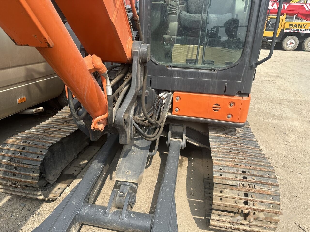 Hitachi ZX65 - Мини-экскаватор: фото 2 Hitachi ZX65 - Мини-экскаватор: фото 2