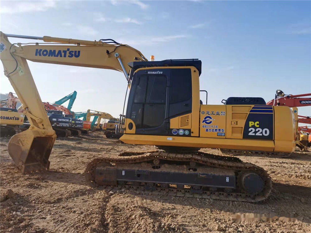 Komatsu PC220 - Гусеничный экскаватор: фото 2 Komatsu PC220 - Гусеничный экскаватор: фото 2