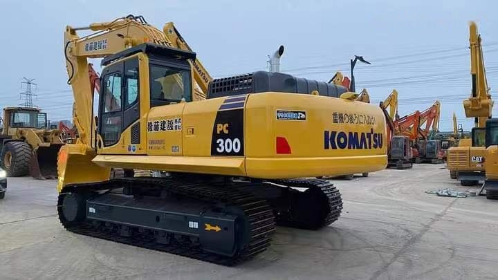 Komatsu PC300 - Гусеничный экскаватор: фото 3 Komatsu PC300 - Гусеничный экскаватор: фото 3