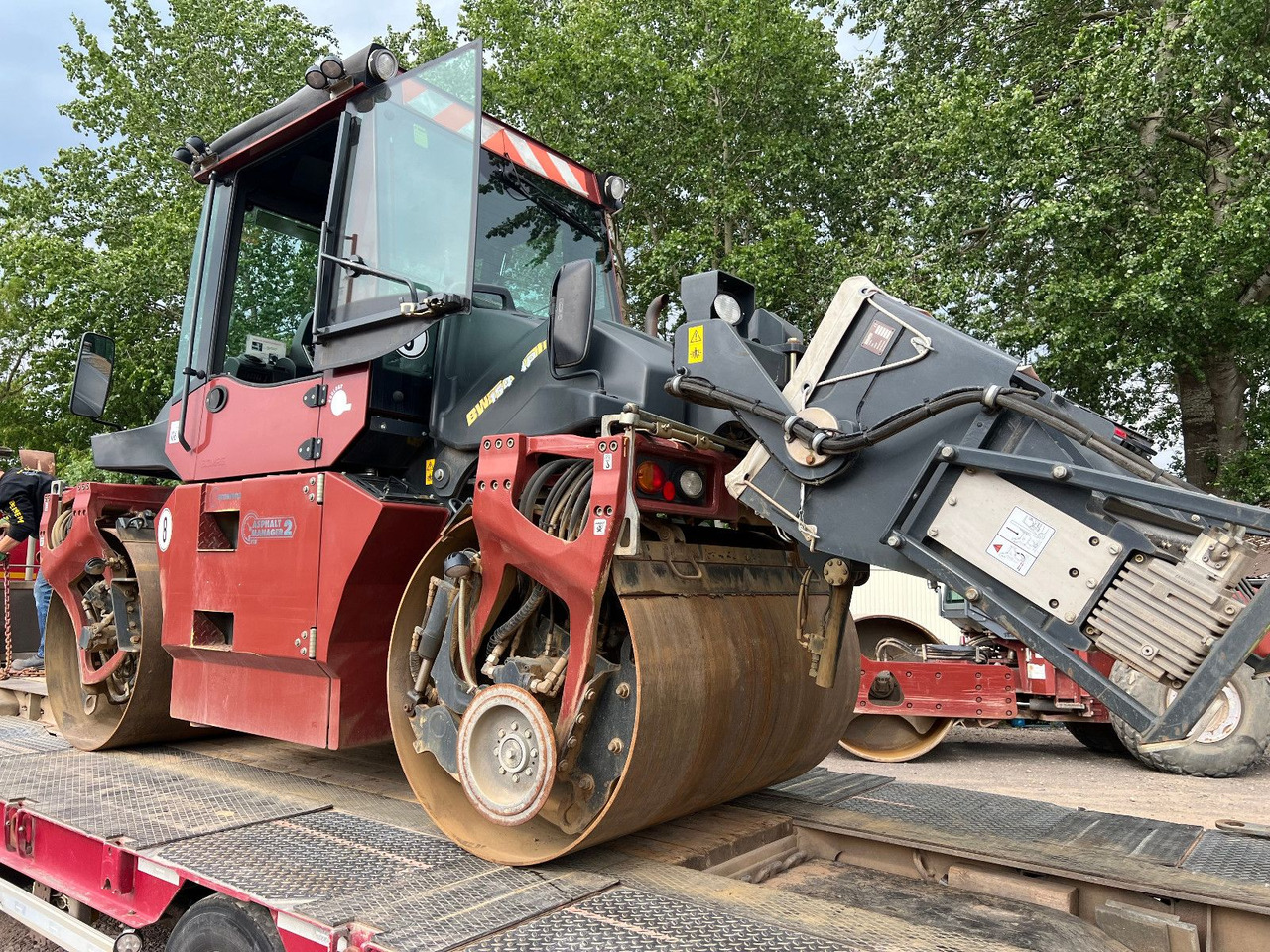 BOMAG BW 154 AP-4 AM mit Splitstreuer - Дорожный каток: фото 1 BOMAG BW 154 AP-4 AM mit Splitstreuer - Дорожный каток: фото 1