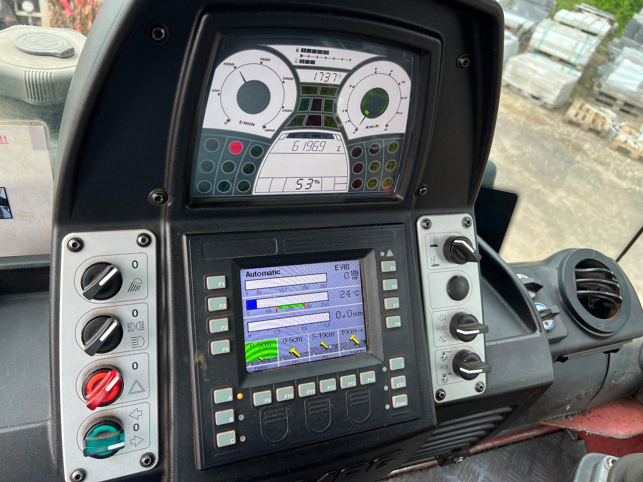 BOMAG BW 154 AP-4 AM mit Splitstreuer - Дорожный каток: фото 3 BOMAG BW 154 AP-4 AM mit Splitstreuer - Дорожный каток: фото 3