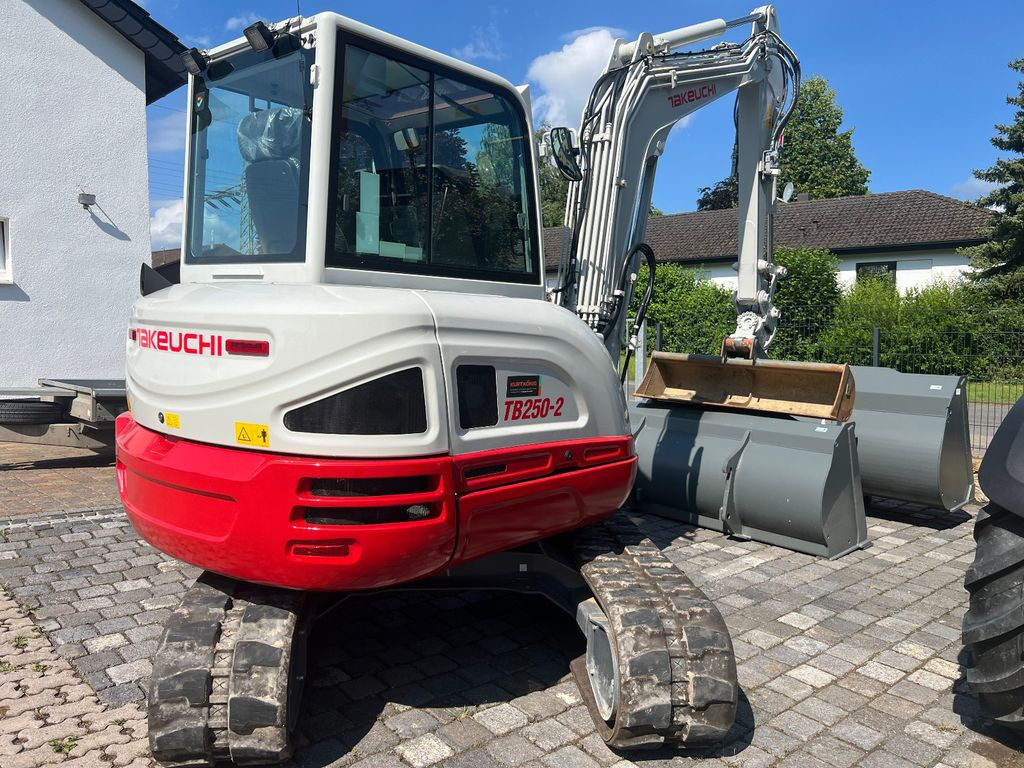 Takeuchi TB 250-2 u. 260 - Мини-экскаватор: фото 3 Takeuchi TB 250-2 u. 260 - Мини-экскаватор: фото 3