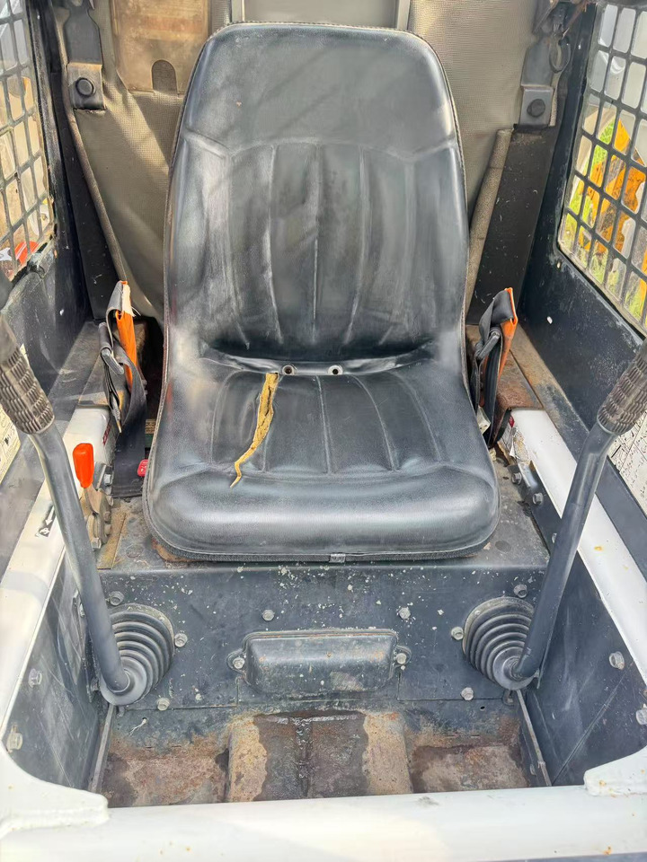 BOBCAT S300 - Экскаватор-погрузчик: фото 5 BOBCAT S300 - Экскаватор-погрузчик: фото 5