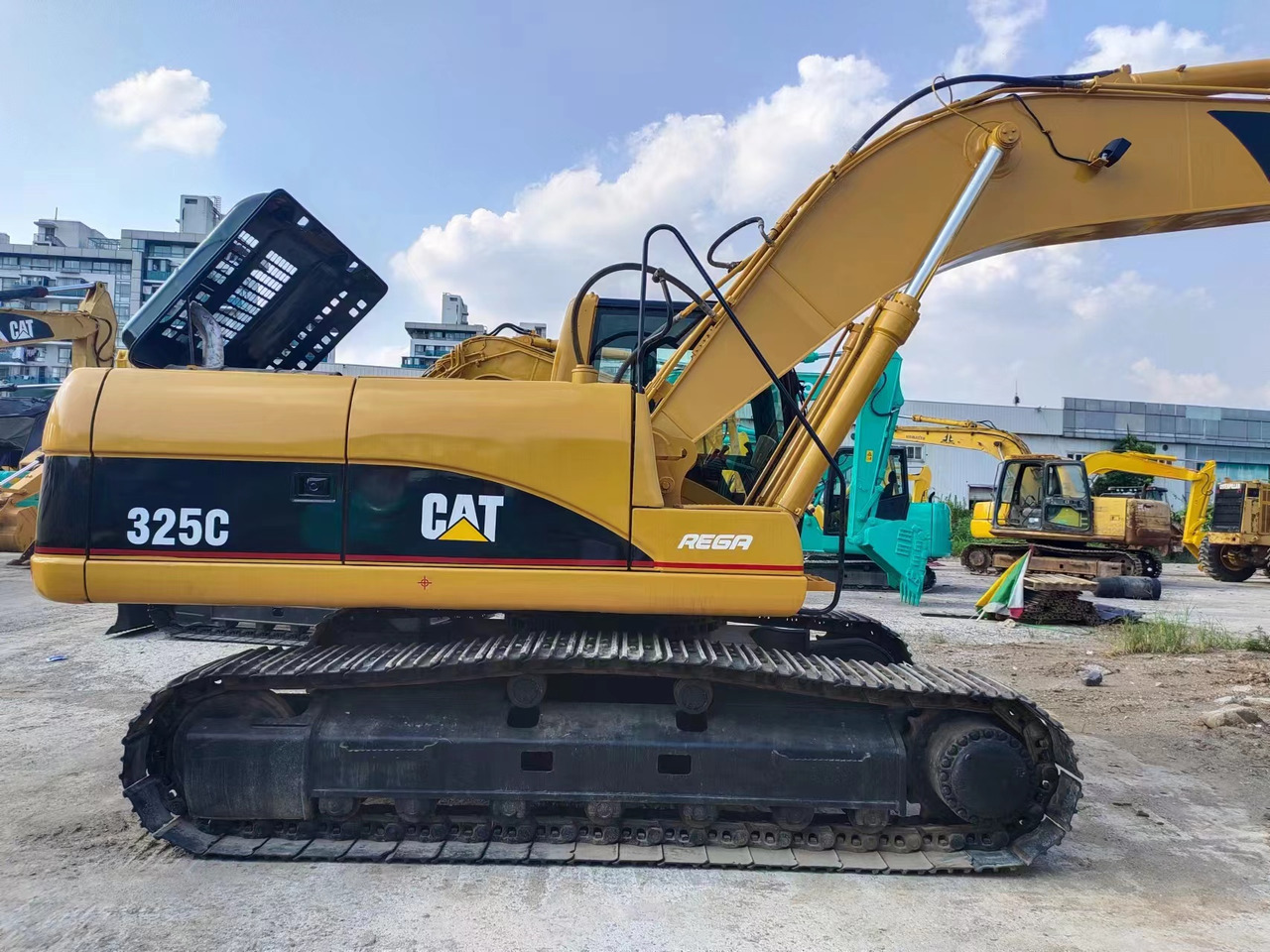 CATERPILLAR 325C - Гусеничный экскаватор: фото 3 CATERPILLAR 325C - Гусеничный экскаватор: фото 3