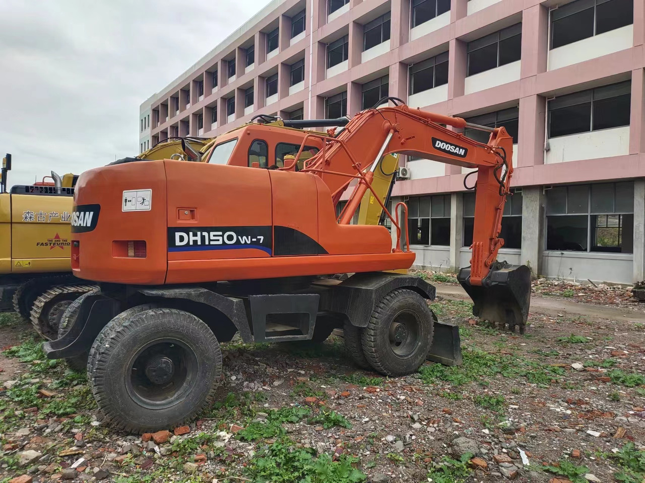 DOOSAN DH150W-7 - Колёсный экскаватор: фото 5 DOOSAN DH150W-7 - Колёсный экскаватор: фото 5