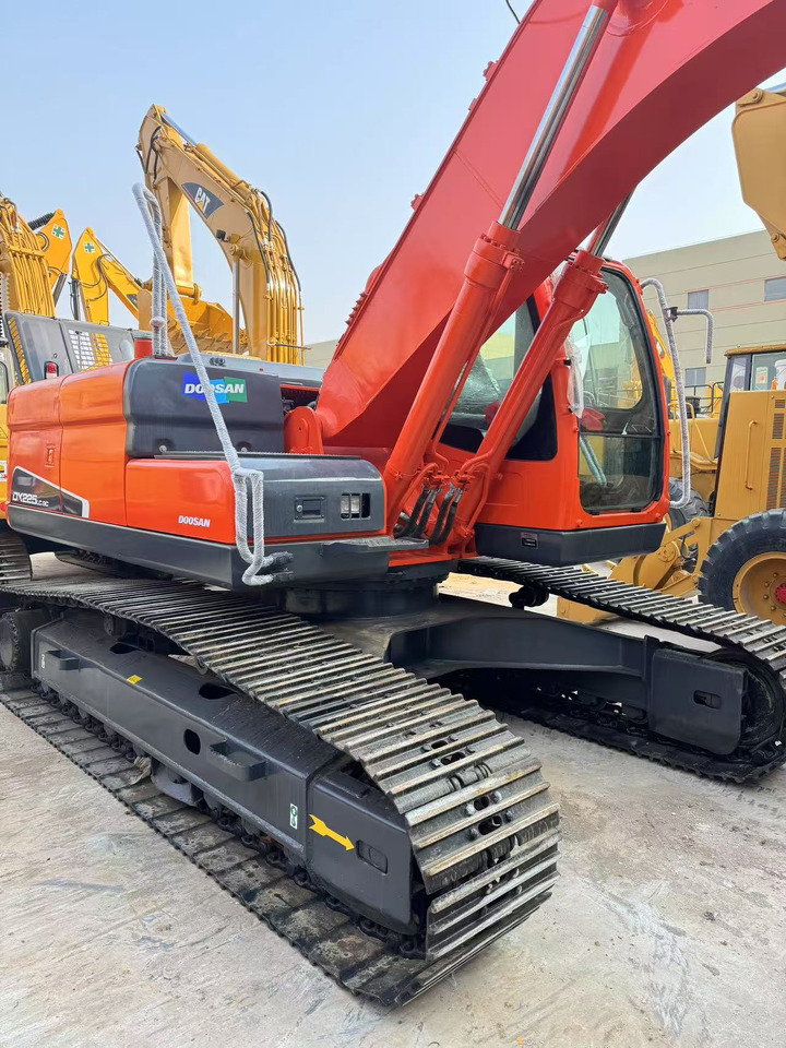DOOSAN DX225 - Гусеничный экскаватор: фото 2 DOOSAN DX225 - Гусеничный экскаватор: фото 2