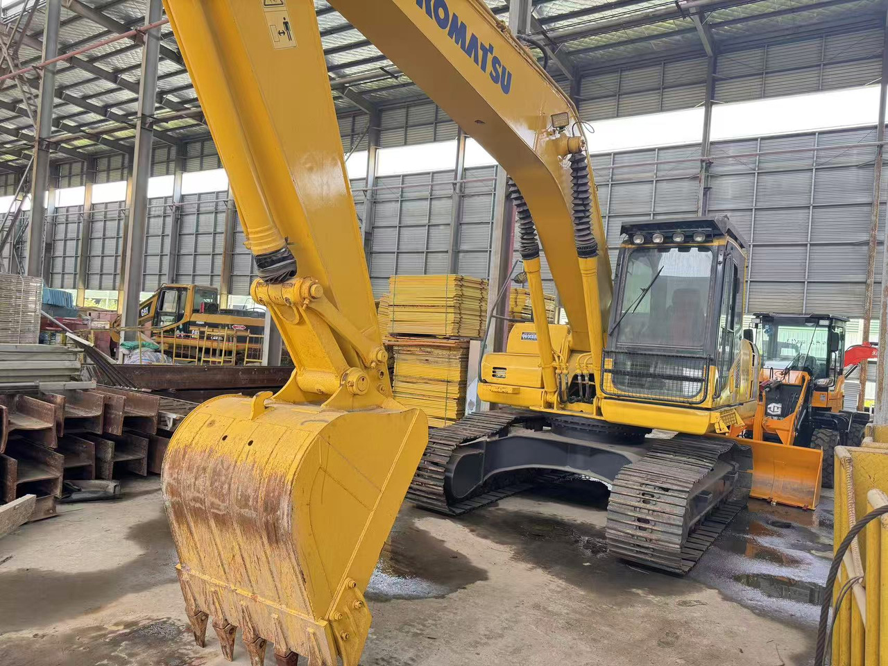 KOMATSU PC200-8 - Гусеничный экскаватор: фото 5 KOMATSU PC200-8 - Гусеничный экскаватор: фото 5