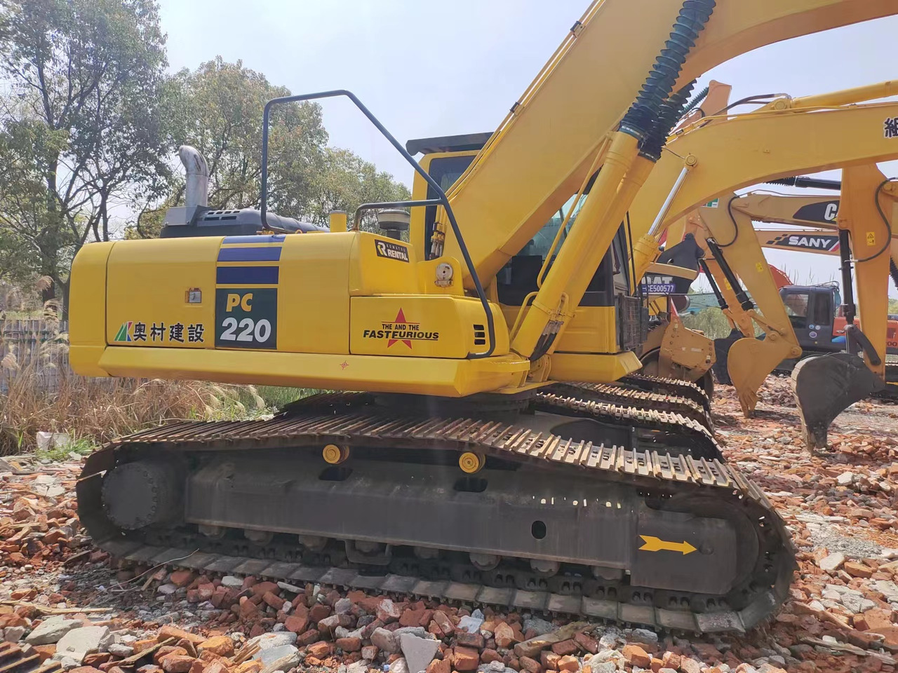 KOMATSU PC220-8 - Гусеничный экскаватор: фото 2 KOMATSU PC220-8 - Гусеничный экскаватор: фото 2
