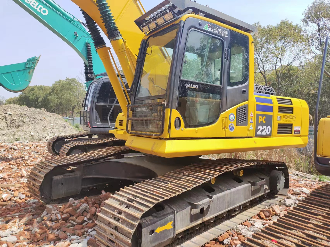 KOMATSU PC220-8 - Гусеничный экскаватор: фото 1 KOMATSU PC220-8 - Гусеничный экскаватор: фото 1