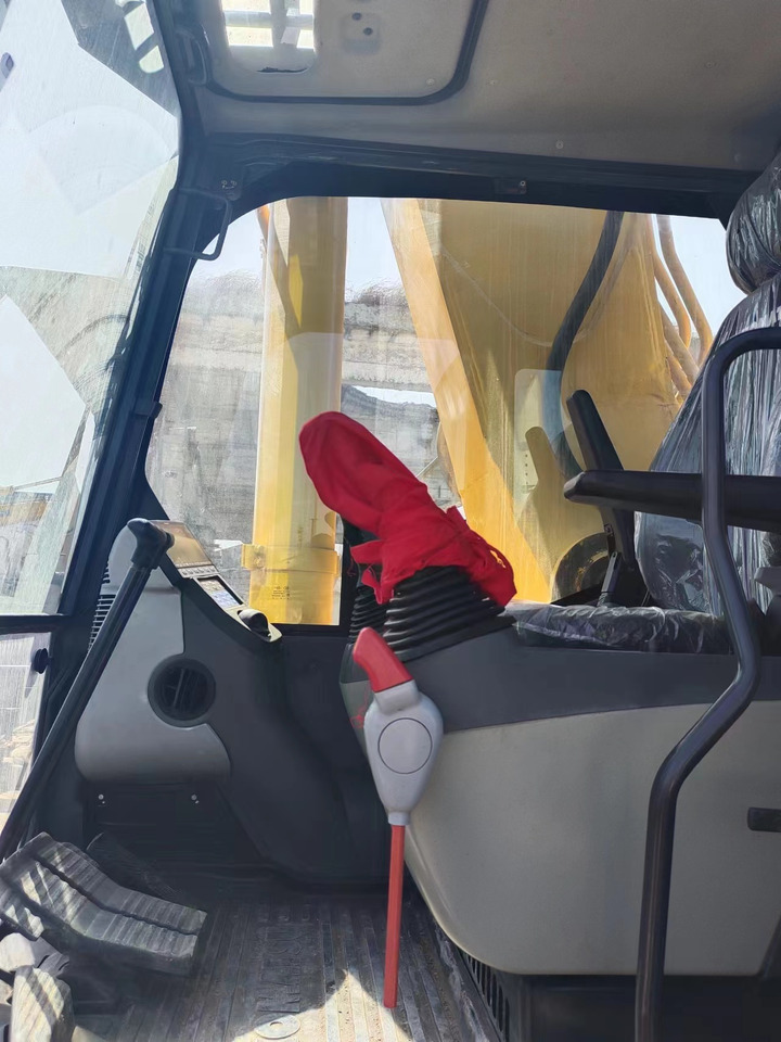 KOMATSU PC450-8 - Гусеничный экскаватор: фото 3 KOMATSU PC450-8 - Гусеничный экскаватор: фото 3