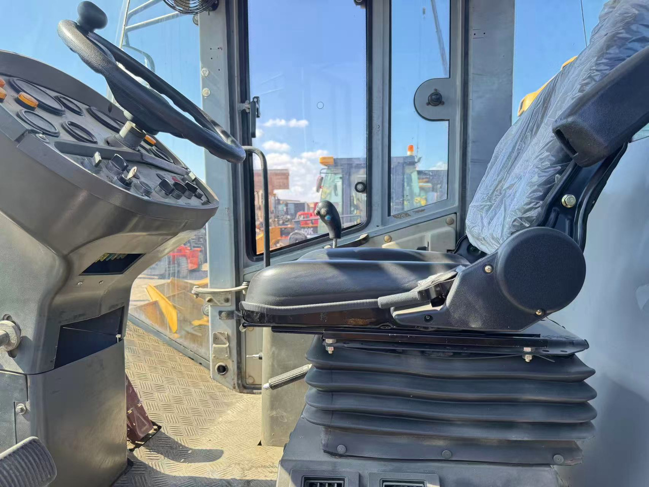 XCMG XS263J - Дорожный каток: фото 3 XCMG XS263J - Дорожный каток: фото 3