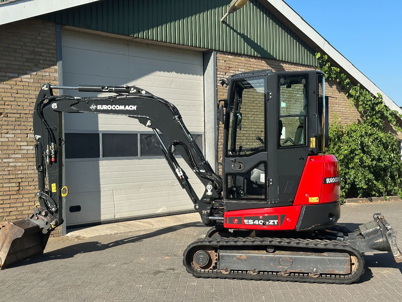Мини-экскаватор Eurocomach ES40.2ZT: фото 6 Мини-экскаватор Eurocomach ES40.2ZT: фото 6