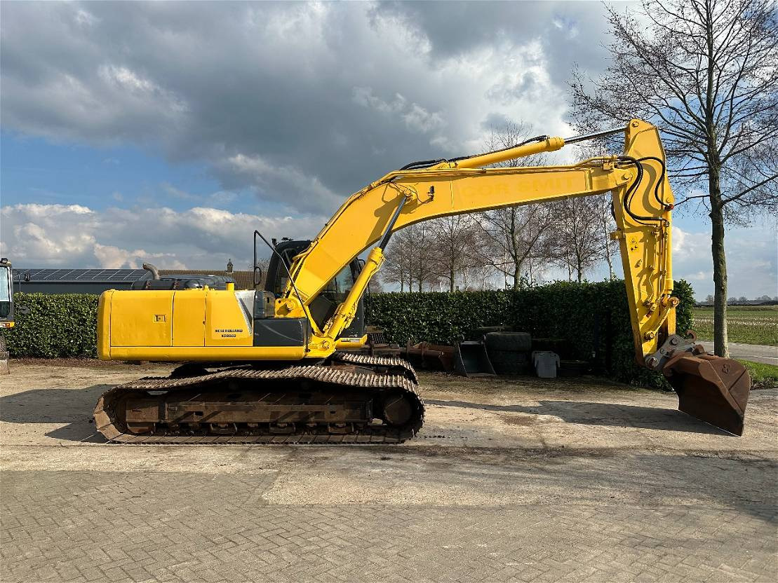 New Holland E215 - Гусеничный экскаватор: фото 3 New Holland E215 - Гусеничный экскаватор: фото 3