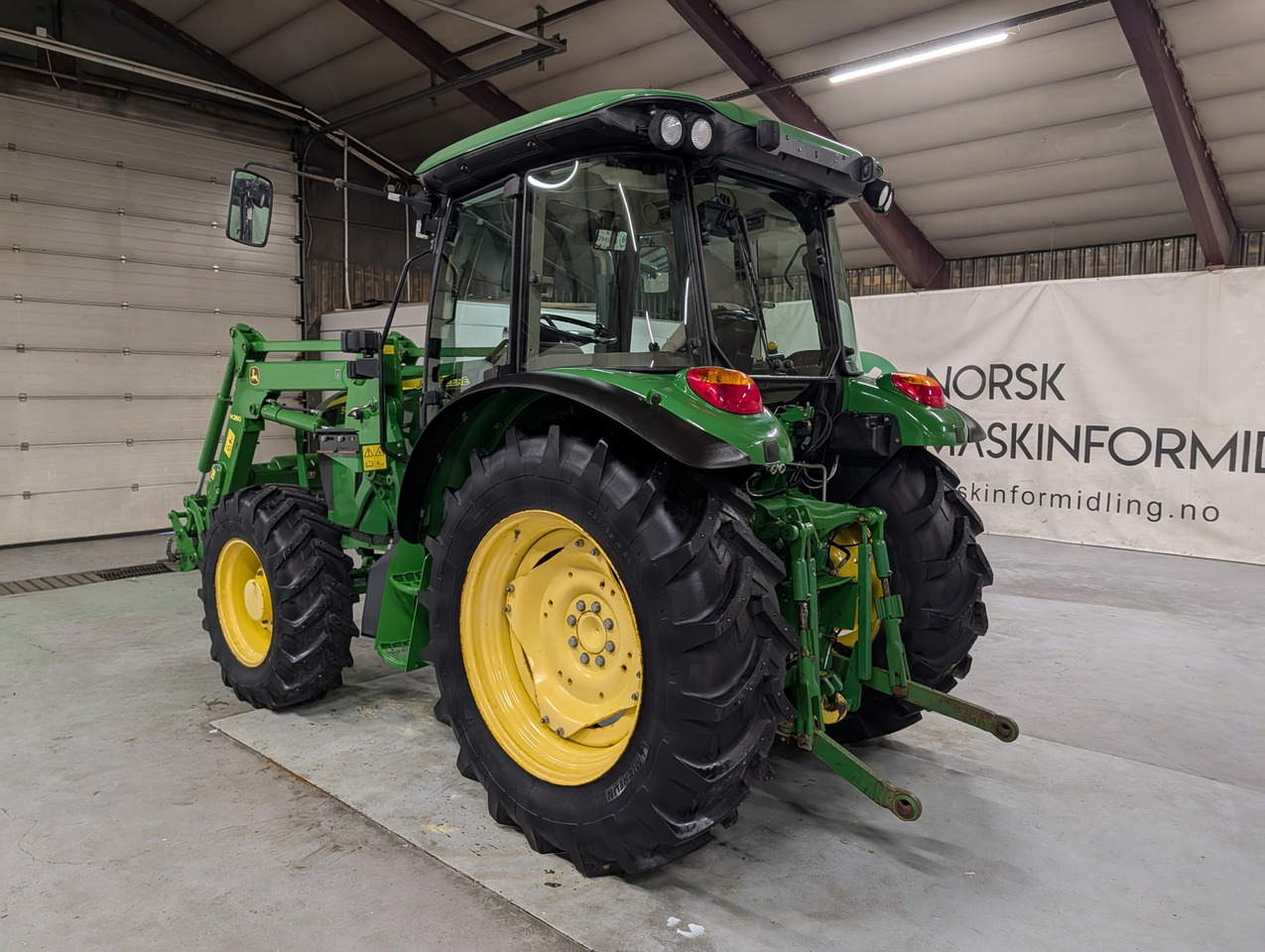 John Deere 5085M - Трактор: фото 3 John Deere 5085M - Трактор: фото 3