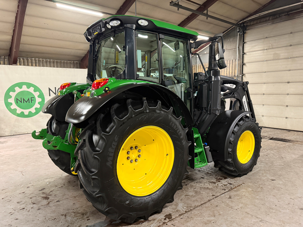 John Deere 6100M - Трактор: фото 5 John Deere 6100M - Трактор: фото 5