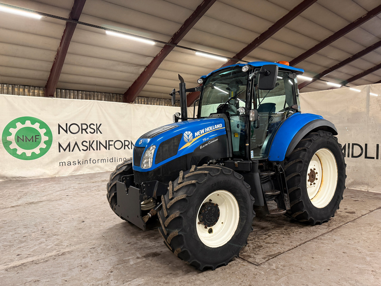 New Holland T5.115 EC - Трактор: фото 1 New Holland T5.115 EC - Трактор: фото 1