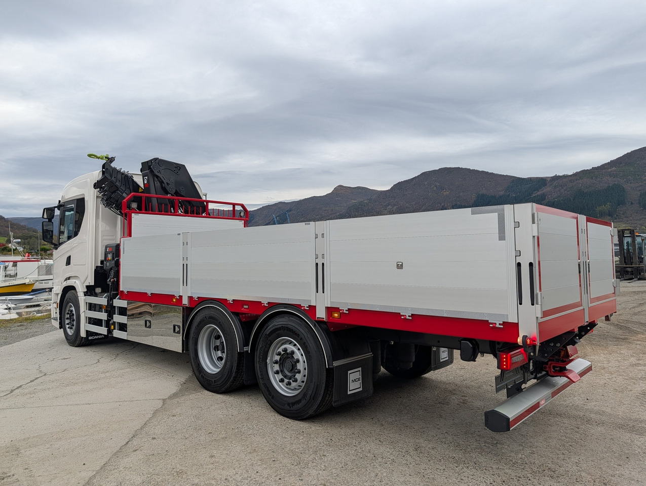 Scania G420 6x2 med HIAB 232-E5 Hipro og MCE påbygg - Грузовик бортовой/ Платформа, Автоманипулятор: фото 4 Scania G420 6x2 med HIAB 232-E5 Hipro og MCE påbygg - Грузовик бортовой/ Платформа, Автоманипулятор: фото 4