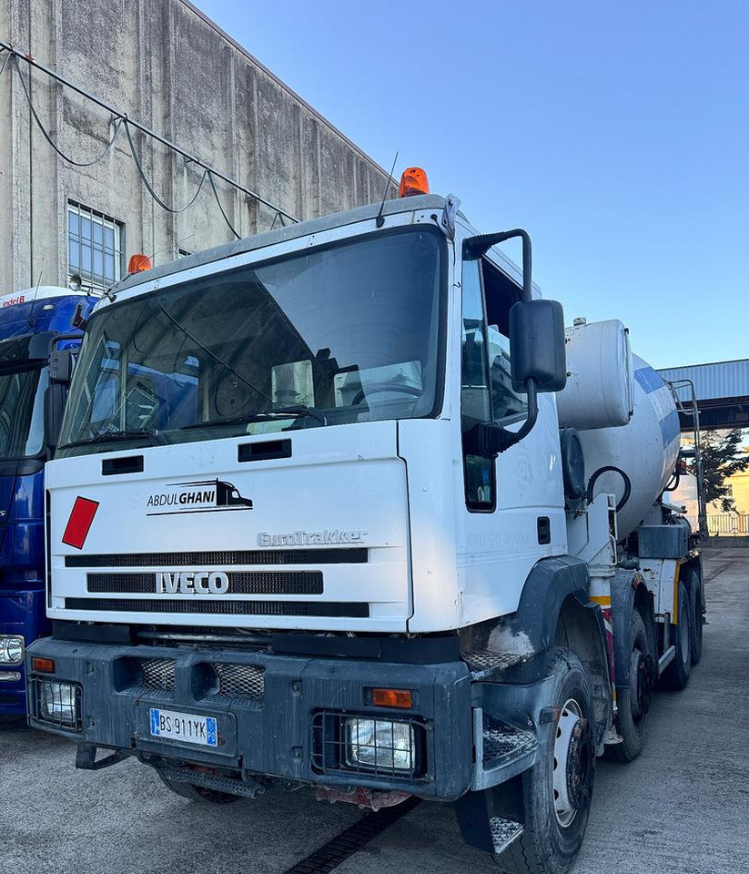 Betonpompa CIFA Iveco Trakker 410E44 - Автобетононасос-смеситель: фото 2 Betonpompa CIFA Iveco Trakker 410E44 - Автобетононасос-смеситель: фото 2