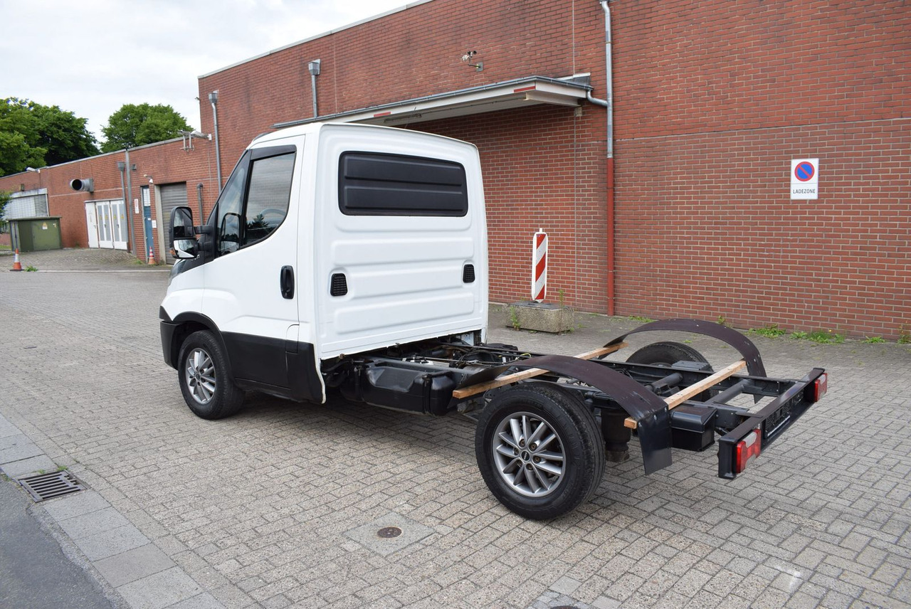 Iveco Daily 35 S21 3,0 Automatik Luftfederung Tempomat - Грузовик-шасси: фото 4 Iveco Daily 35 S21 3,0 Automatik Luftfederung Tempomat - Грузовик-шасси: фото 4