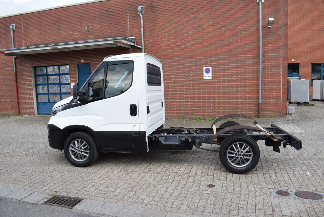 Iveco Daily 35 S21 3,0 Automatik Luftfederung Tempomat - Грузовик-шасси: фото 3 Iveco Daily 35 S21 3,0 Automatik Luftfederung Tempomat - Грузовик-шасси: фото 3