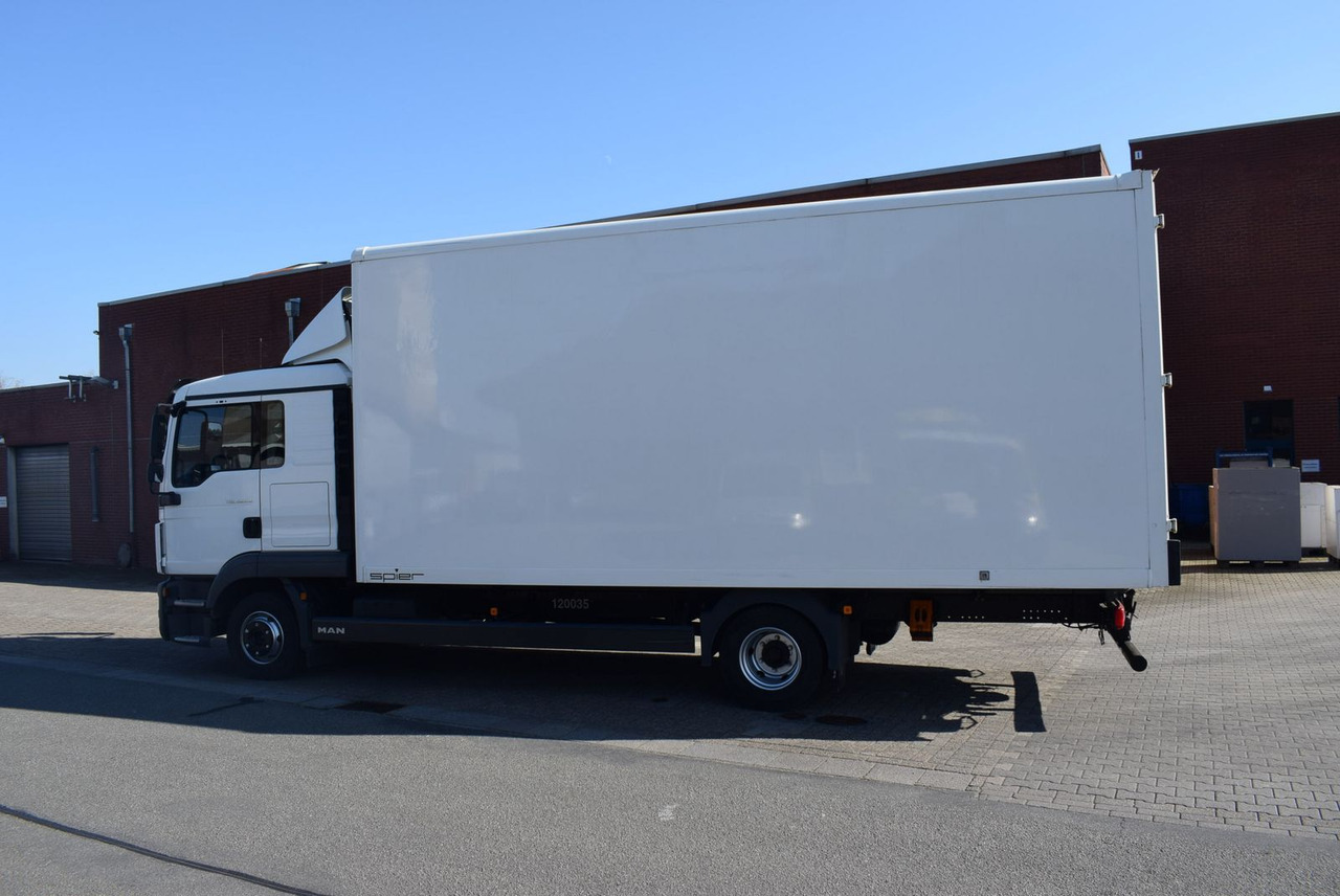 MAN TGL 8.220 Möbelkoffer 3-Sitzer Bett AHK Klima - Фургон с закрытым кузовом: фото 4 MAN TGL 8.220 Möbelkoffer 3-Sitzer Bett AHK Klima - Фургон с закрытым кузовом: фото 4