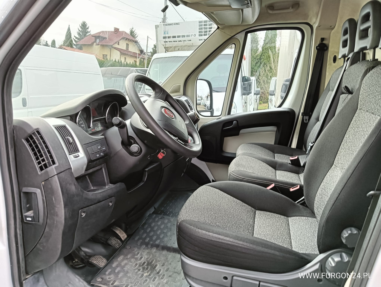 Фото интерьера 1:  FIAT DUCATO FURGON BLASZAK L2H2 NR 787 в лизинг FIAT DUCATO FURGON BLASZAK L2H2 NR 787
