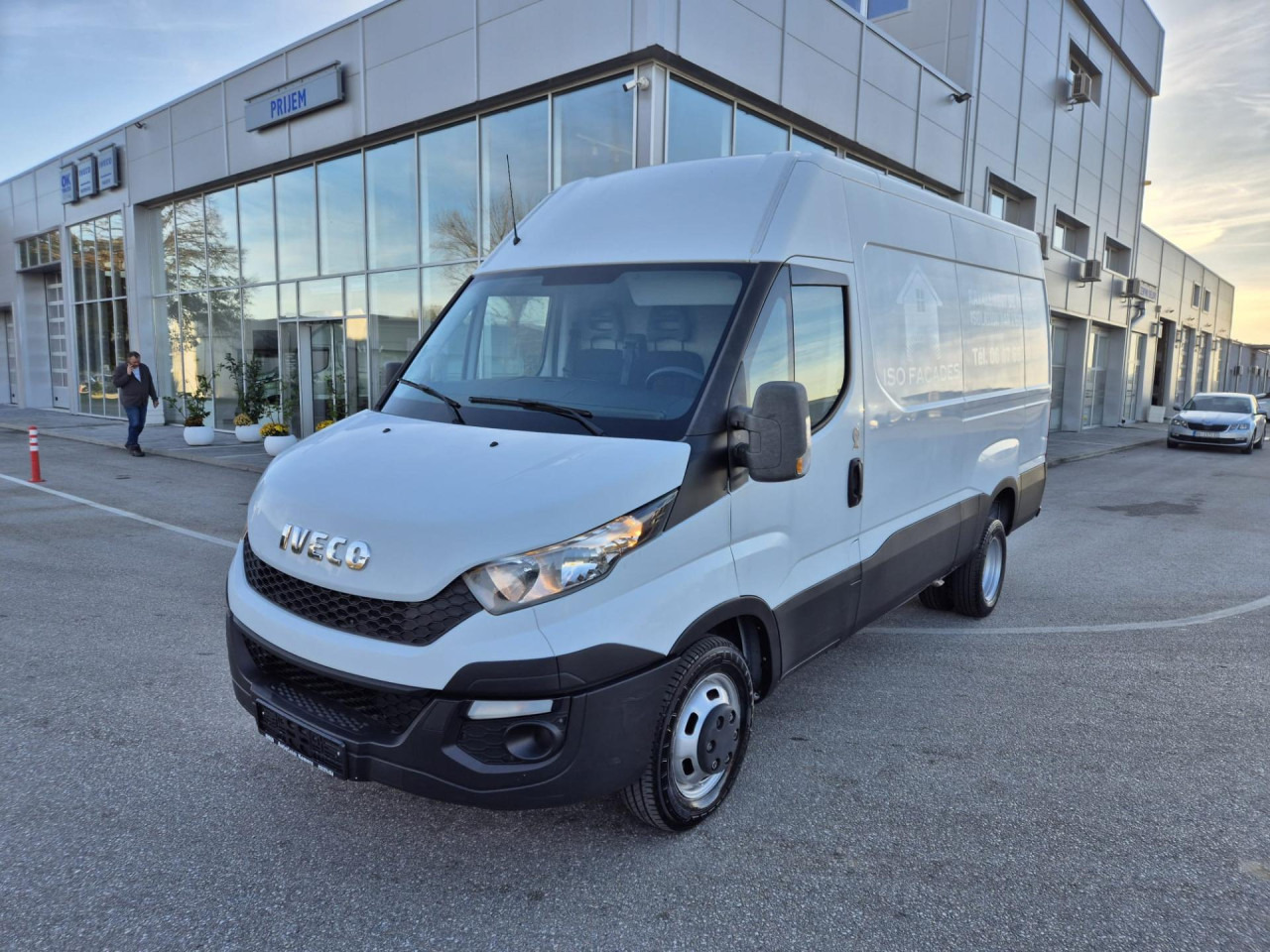 IVECO DAILY35C13V12m3 - Пассажирский фургон: фото 1 IVECO DAILY35C13V12m3 - Пассажирский фургон: фото 1